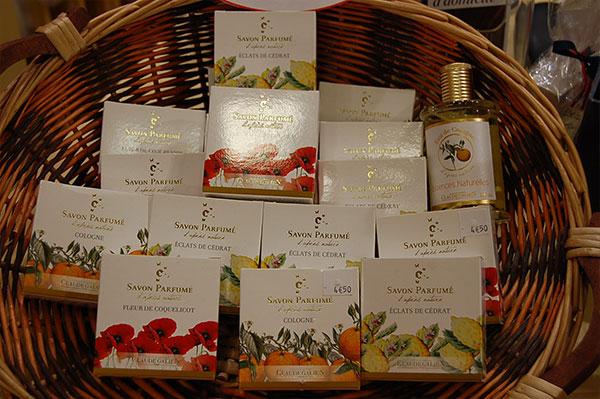 Gamme de produits beauté à la pharmacie d'Autun